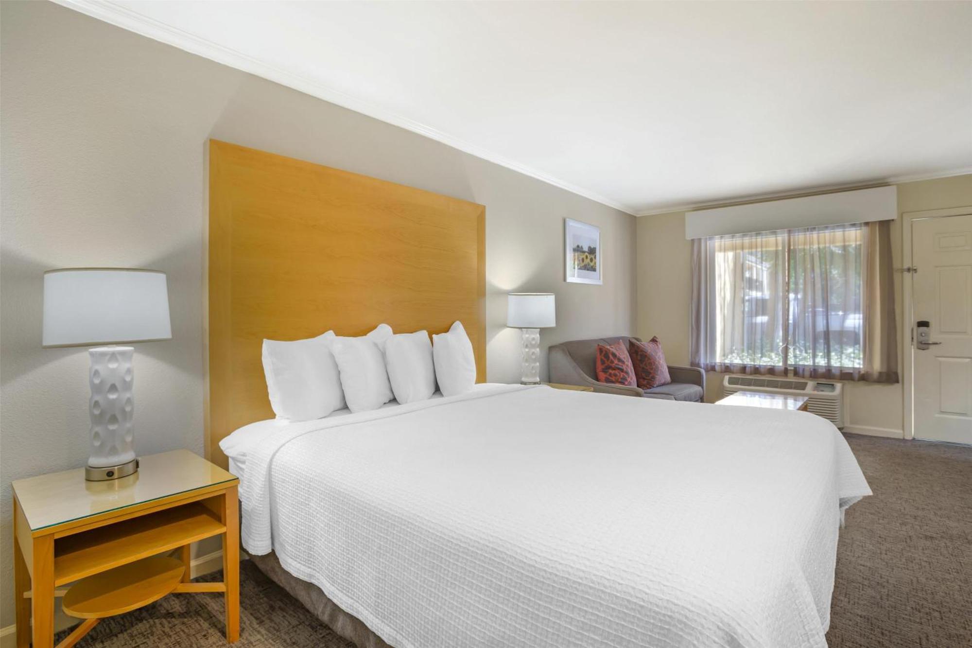 Western Davis Hotel 3*